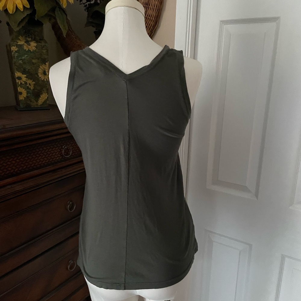 Sleeveless top v neck size xs - Picture 2 of 2